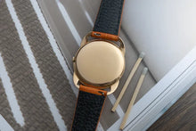 Load image into Gallery viewer, 1949 Longines Calibre 27M - 18k yellow Gold - Fancy claw lugs