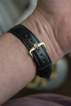 Load image into Gallery viewer, 1961 Omega Genève, 18k Solid Gold 14785 - Cal 600 - Golden Eye - Signed Türler