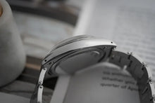 Load image into Gallery viewer, 1965 Rolex Oysterdate Stainless Steel - Stunning Glossy Gilt black dial