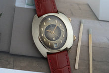 Load image into Gallery viewer, 1969 LeCoultre Memovox Speed Beat Egg Case Ref. 3089-916