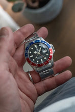 Load image into Gallery viewer, 1970 Rolex GMT Master Stainless 1675 Pepsi Bezel
