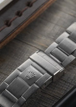 Load image into Gallery viewer, 1970 Rolex Submariner 5513 Stainless Steel - Stunning golden patina