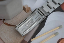 Load image into Gallery viewer, 1976 Rolex 1665 Sea Dweller Attractive Patina - Double Red