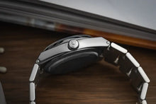 Load image into Gallery viewer, 1978 Rolex Oysterquartz Stainless Steel - Attractive Black dial