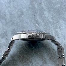 Load image into Gallery viewer, 1968 Rolex GMT Master 1675 Wristwatch Riveted Bracelet -Attractive Creamy Patina