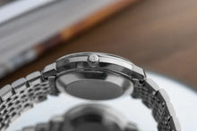 Load image into Gallery viewer, Omega Seamaster Silver Dial 166.033 - 565 Automatic - Beads of Rice bracelet