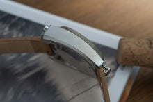 Load image into Gallery viewer, Vintage Omega Seamaster Bullhead 146.011 - Unpolished -Chocolate Tropical dial!