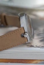 Load image into Gallery viewer, Vintage Omega Seamaster Bullhead 146.011 - Unpolished -Chocolate Tropical dial!