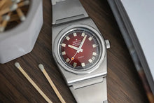 Load image into Gallery viewer, Vintage Zenith Defy 28800 beat A7682 - Serviced - Red Dial
