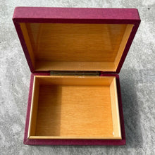 Load image into Gallery viewer, 1966 Glossy Gilt Tudor Submariner 7928 - Box + Papers