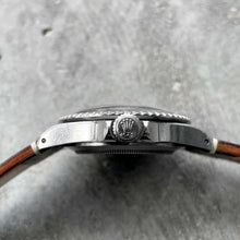 Load image into Gallery viewer, 1966 Glossy Gilt Tudor Submariner 7928 - Box + Papers