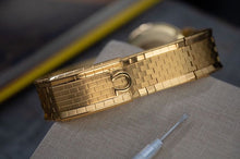 Load image into Gallery viewer, 1966 Solid Gold Omega Constellation 168002 Grand Luxe - Brick Bracelet