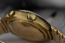 Load image into Gallery viewer, 1970s Jaeger LeCoultre Memovox Speed Beat 18K solid Gold 873.21 - Date + Alarm