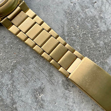 Load image into Gallery viewer, 1970s Jaeger LeCoultre Memovox Speed Beat 18K solid Gold 873.21 - Date + Alarm