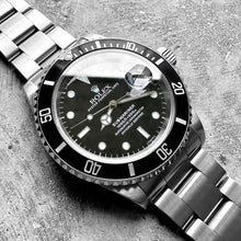 Load image into Gallery viewer, 1999 Rolex 16610 Submariner – Box – Swiss Only Dial