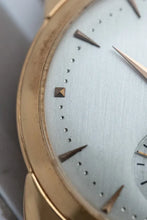 Load image into Gallery viewer, 1949 Longines Calibre 27M - 18k yellow Gold - Fancy claw lugs
