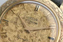 Load image into Gallery viewer, 1961 Omega Genève, 18k Solid Gold  14785 - Cal 600 -  Golden Eye - Signed Türler
