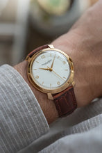 Load image into Gallery viewer, 1964 IWC Calibre 89 - 18k Gold - Shark Fin fancy lugs
