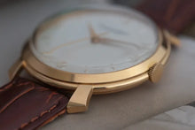 Load image into Gallery viewer, 1964 IWC Calibre 89 - 18k Gold - Shark Fin fancy lugs
