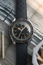 Load image into Gallery viewer, 1965 Vintage 42mm Seamaster 300 Omega 165.024 Automatic 552 Movement
