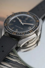 Load image into Gallery viewer, 1965 Vintage 42mm Seamaster 300 Omega 165.024 Automatic 552 Movement
