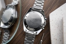 Load image into Gallery viewer, 1966 Omega Speedmaster 105012 - TAT Flying Flying Club Caseback Engraving
