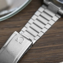 Load image into Gallery viewer, 1966 Omega Speedmaster 105012 - TAT Flying Flying Club Caseback Engraving
