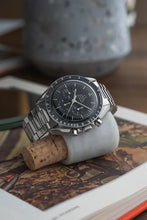 Load image into Gallery viewer, 1969 Omega Speedmaster 145022 69- Dot Close To 70 Bezel
