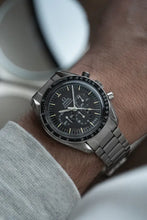 Load image into Gallery viewer, 1969 Omega Speedmaster 145022 69 - Dot Close To 70 Bezel - Straight Writing
