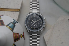 Load image into Gallery viewer, 1969 Omega Speedmaster 145022 69- Dot Close To 70 Bezel - Straight Writing
