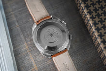 Load image into Gallery viewer, 1970s Jaeger LeCoultre Memovox Speed Beat GT E873
