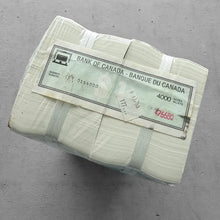 Load image into Gallery viewer, 1973 Brick of $ 1 Canada Banknotes 4000 Consecutive Bundle -Perfectly Sealed
