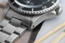 Load image into Gallery viewer, 1976 Rolex 1665 Sea Dweller Attractive Patina - Double Red
