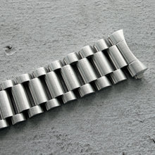 Load image into Gallery viewer, 1980s Original Omega 1450 Bracelet Band 808 Endlink Speedmaster Holy Grail
