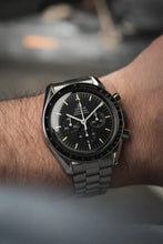 Load image into Gallery viewer, 1995 Omega Speedmaster 3592.50 1479 812 bracelet and 863 movement -Box + Papers
