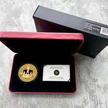 Load image into Gallery viewer, 2006 Queen 80th Birthday $300 Canada 14KT Gold Coin -Complete Set - Low Mintage
