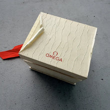Load image into Gallery viewer, 33.5 Mens Omega Constellation 1312.30 -Honey Comb Dial
