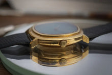 Load image into Gallery viewer, 34mm Vintage Universal Geneve Gold Unisonic 151100 - Green dial
