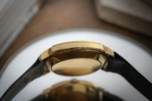 Load image into Gallery viewer, 34mm Vintage Universal Geneve Gold Unisonic 151100 - Green dial
