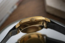 Load image into Gallery viewer, 34mm Vintage Universal Geneve Gold Unisonic 151100 - Green dial
