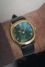 Load image into Gallery viewer, 34mm Vintage Universal Geneve Gold Unisonic 151100 - Green dial
