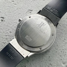 Load image into Gallery viewer, 36mm Hublot Classic MDM 1521 + Stainless Steel - Crisp white dial
