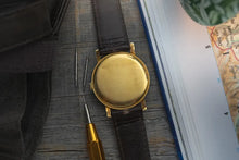 Load image into Gallery viewer, 1970 IWC Mens 18k Yellow Gold Manual Winding R1405 - Calibre 402
