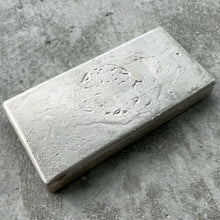 Load image into Gallery viewer, Engelhard 32.15 oz .999 Silver Bar Kilo with double struck Error!
