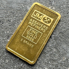 Load image into Gallery viewer, Early Johnson Matthey black back 5 Gram Gold Bar Struck .9999+
