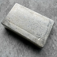 Load image into Gallery viewer, Engelhard 25oz Poured bar with stunning pour lines

