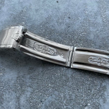 Load image into Gallery viewer, 1968 Rolex GMT Master 1675 Wristwatch Riveted Bracelet -Attractive Creamy Patina
