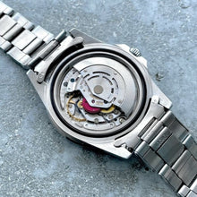 Load image into Gallery viewer, 1968 Rolex GMT Master 1675 Wristwatch Riveted Bracelet -Attractive Creamy Patina

