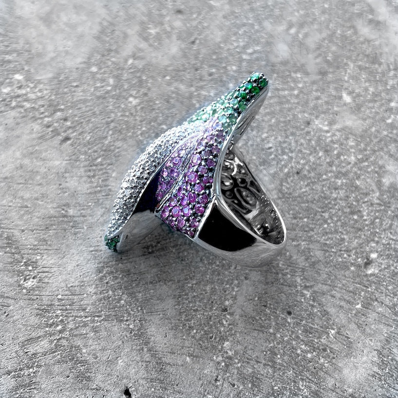 Fancy sapphire ring set in 18k White gold