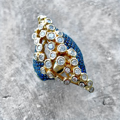 Sapphire and Diamond ring set in 18k yellow gold